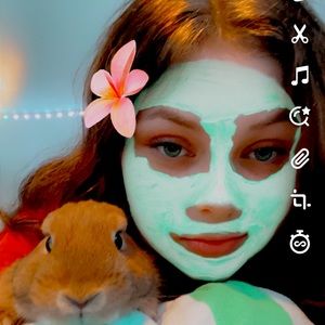 Meet your Posher, Emily